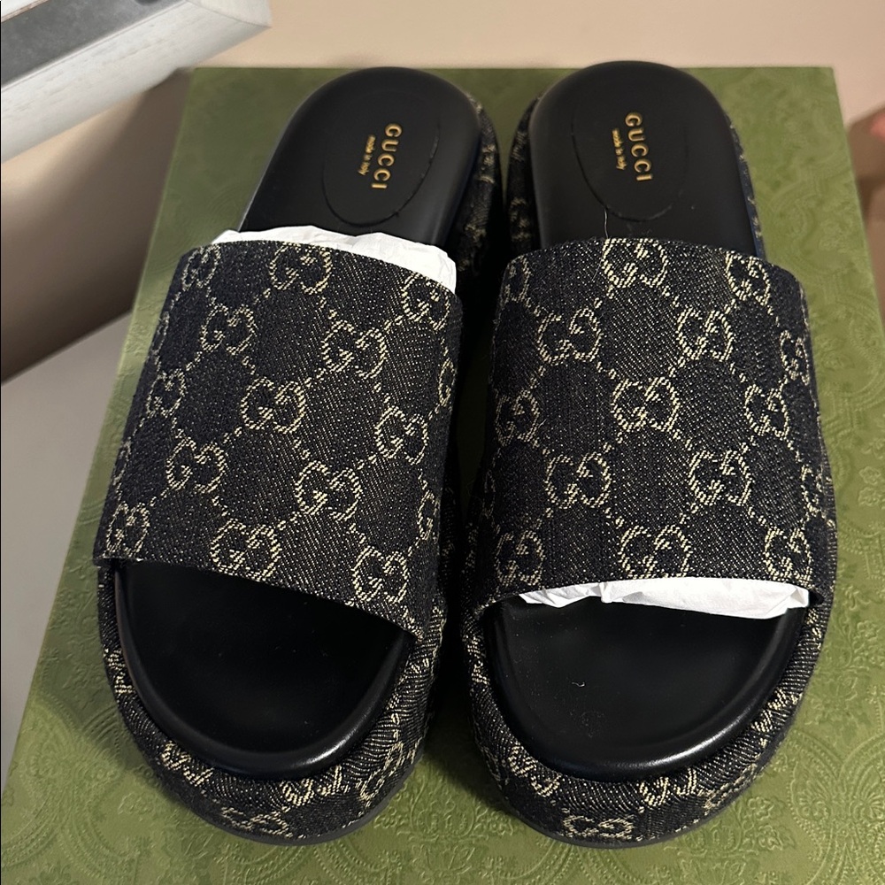 NWT Gucci Black and Gray Denim Logo Slides - Picture 2 of 7